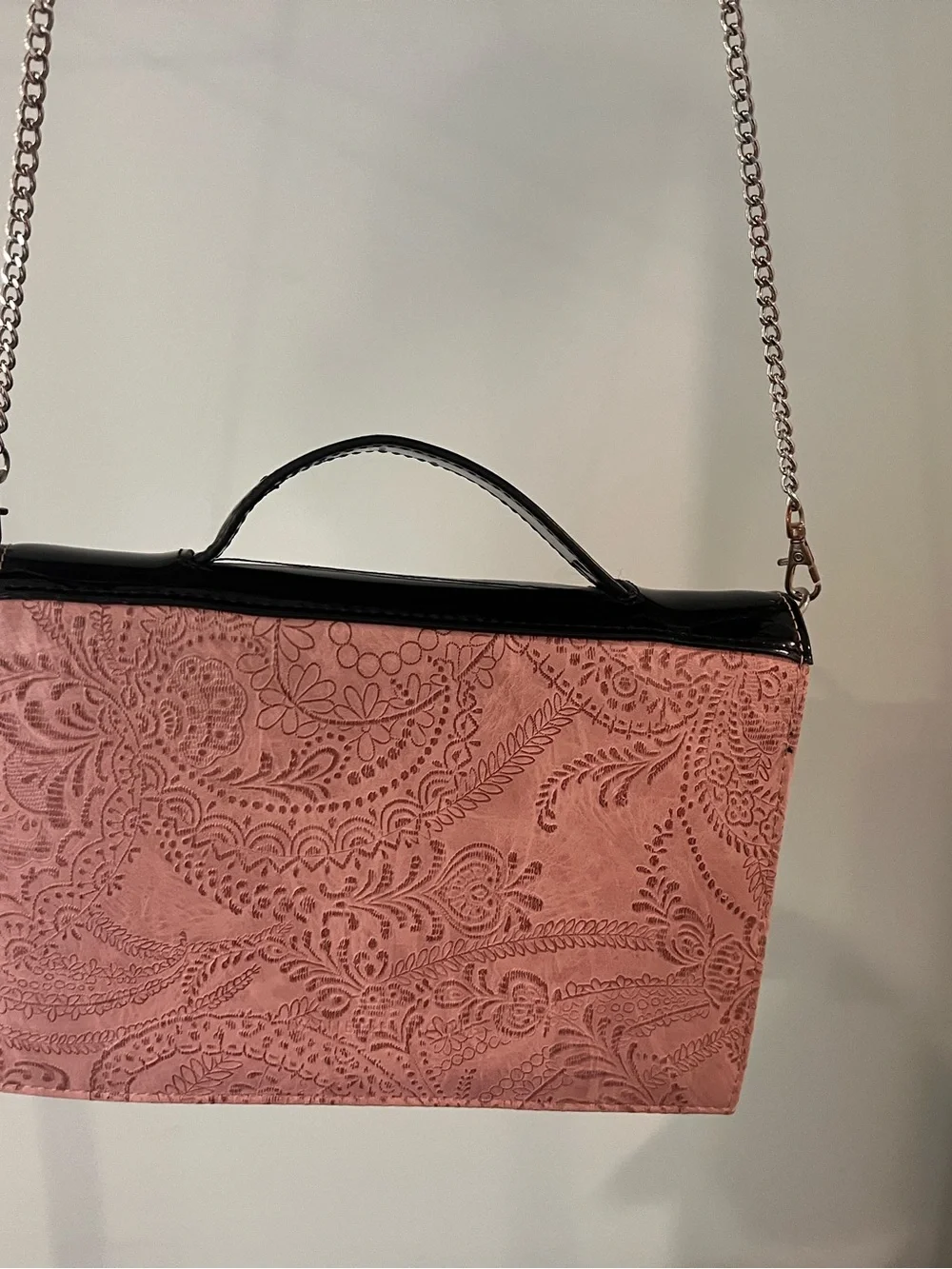 Danielle Nicole & Disney Marry Poppins Crossbody w/ chain strap - Picture 2 of 3